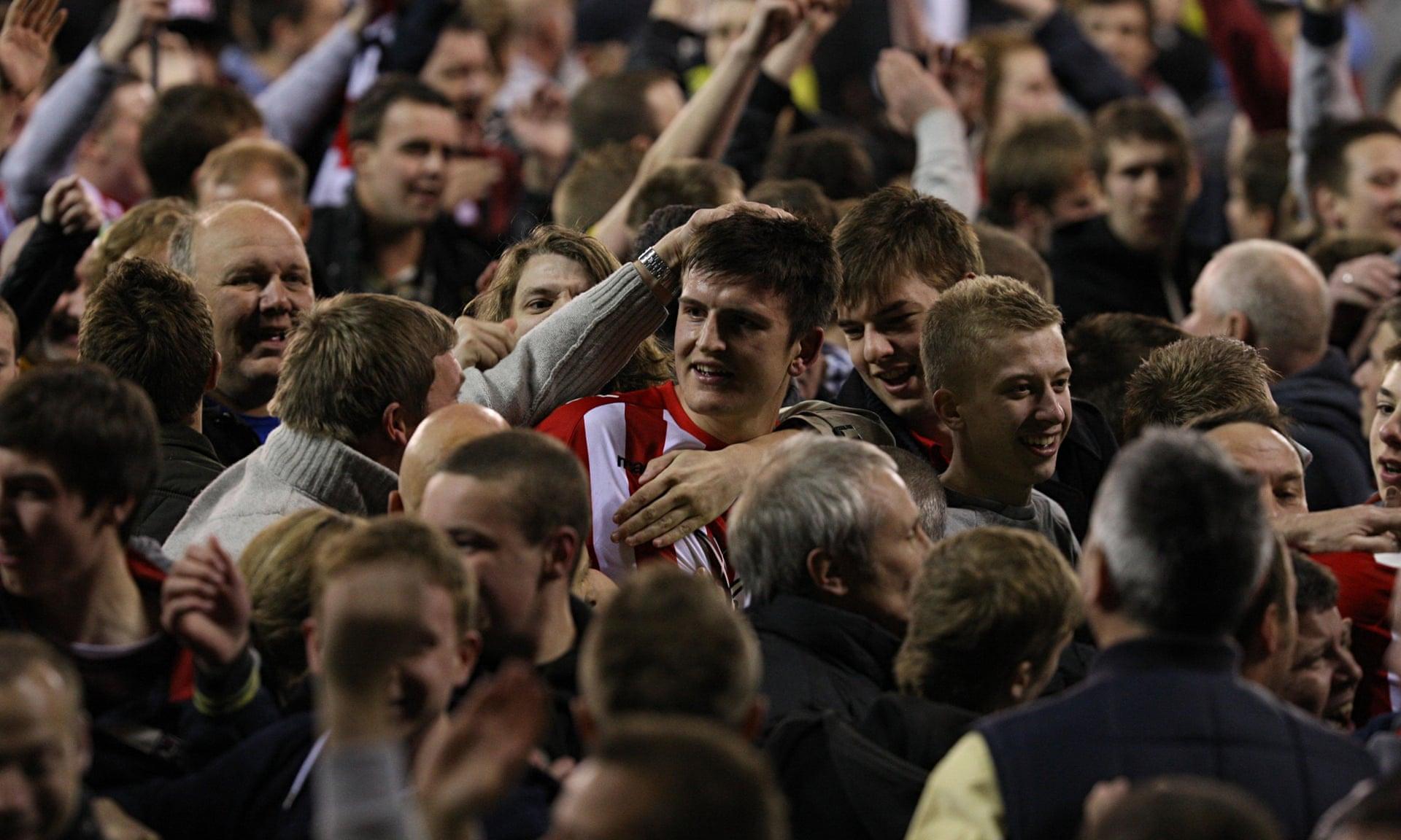 球迷和年轻 球迷和年轻